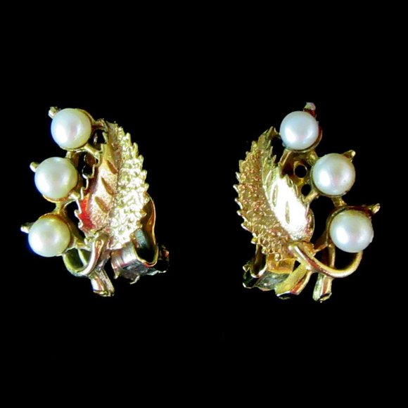 Faux pearl & gold leaves clip on vintage earrings - wedding - formalwear - 1960s - Picture 1 of 5
